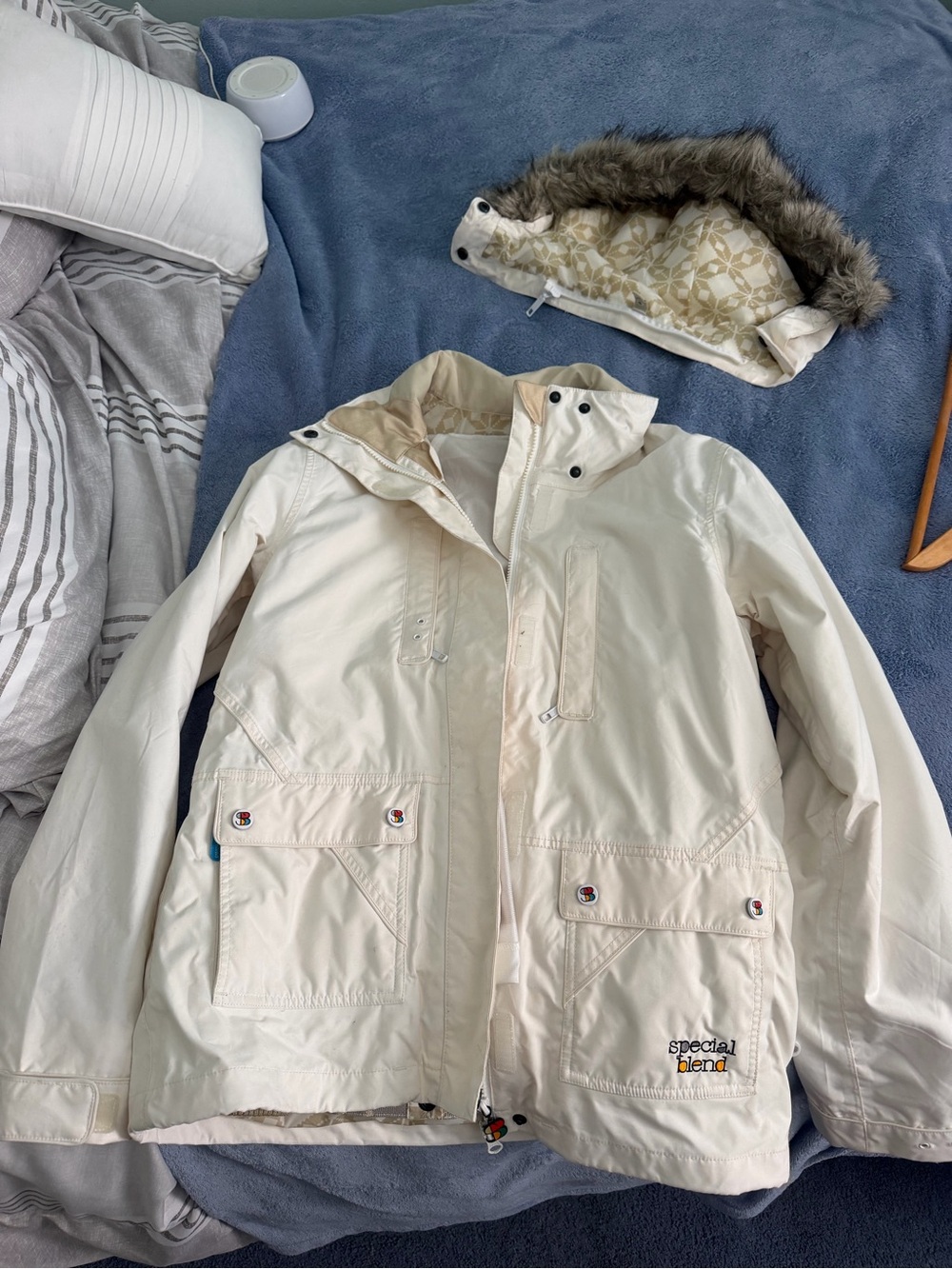 Women’s Cream Hooded Snowboard Jacket